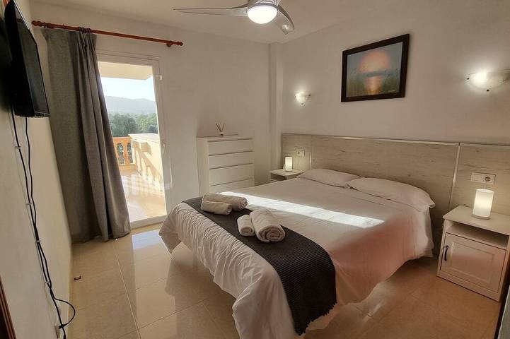 Ferienwohnung für 6 Personen, mit Balkon und Garten sowie Pool in Cala Bona - 2