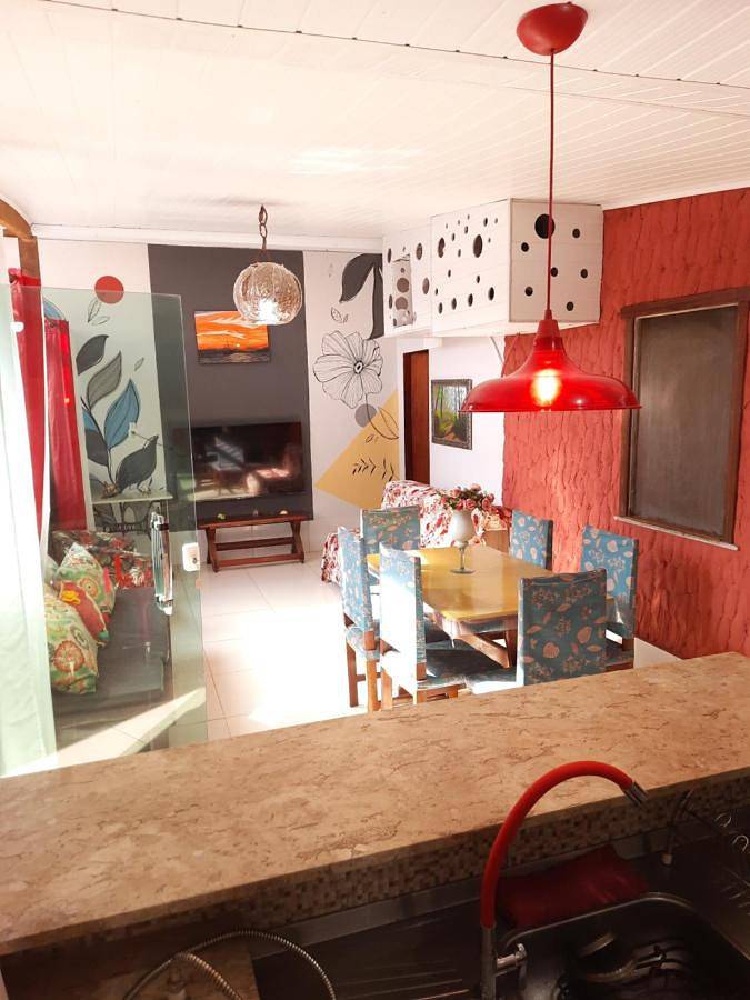 Casas e apartamentos de temporada para 4 pessoas, com piscina e jardim e ainda balcão em Ilhéus