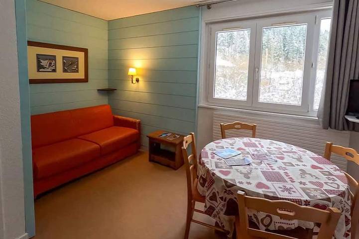 Ganze Wohnung, Séjour cosy pour 4 au cœur des Monts Jura in Lélex, Regionaler Naturpark Hochjura