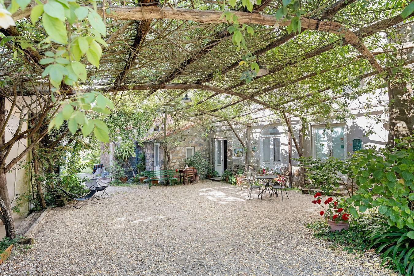 Le Tore - Camera Volta Piano Terra con terrazza e giardino condivisi, Wi-Fi in Napoli e dintorni