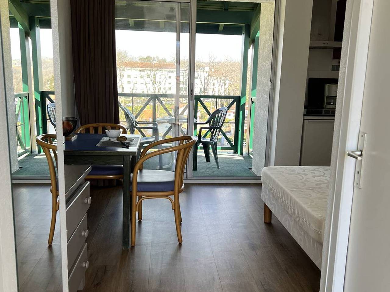 Entire studio, Charming Studio in Central Cambo-les-Bains, Near Spa, Terrace, Parking, Pets Allowed, Wifi in Cambo-les-Bains, Bayonne region