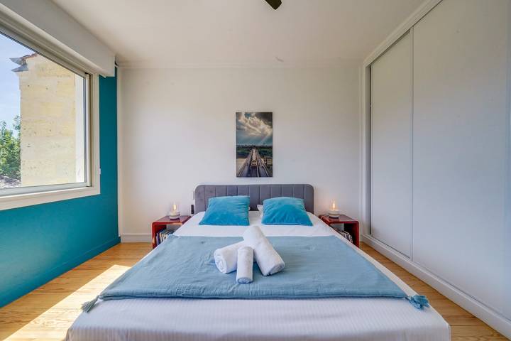 Location de vacances pour 8 personnes, avec piscine ainsi que jardin et terrasse à Bordeaux - 4