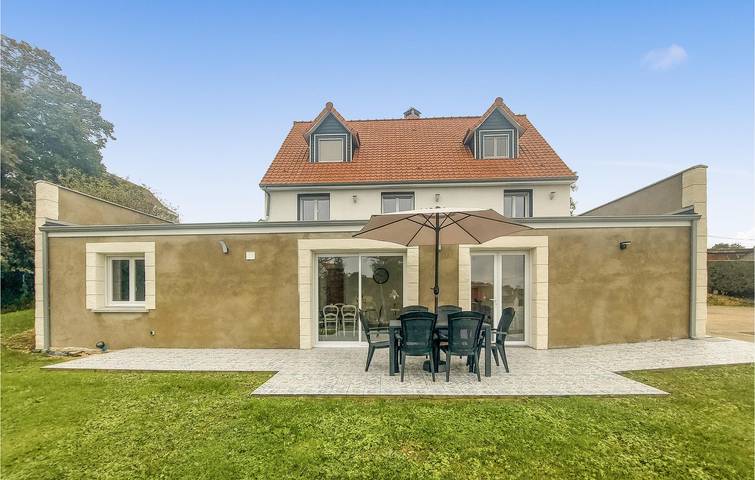 Location de vacances pour 5 personnes, avec Terrasse et Jardin à Carly