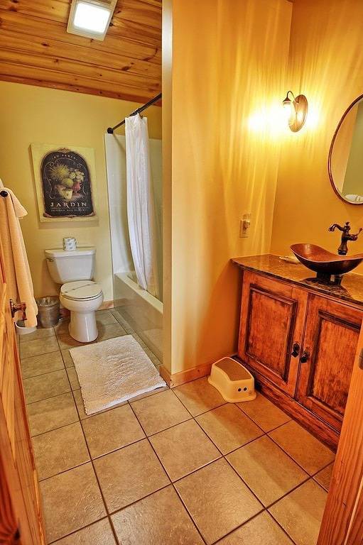 Log cabin for 12 people, with hot tub and balcony/terrace in Watauga Lake