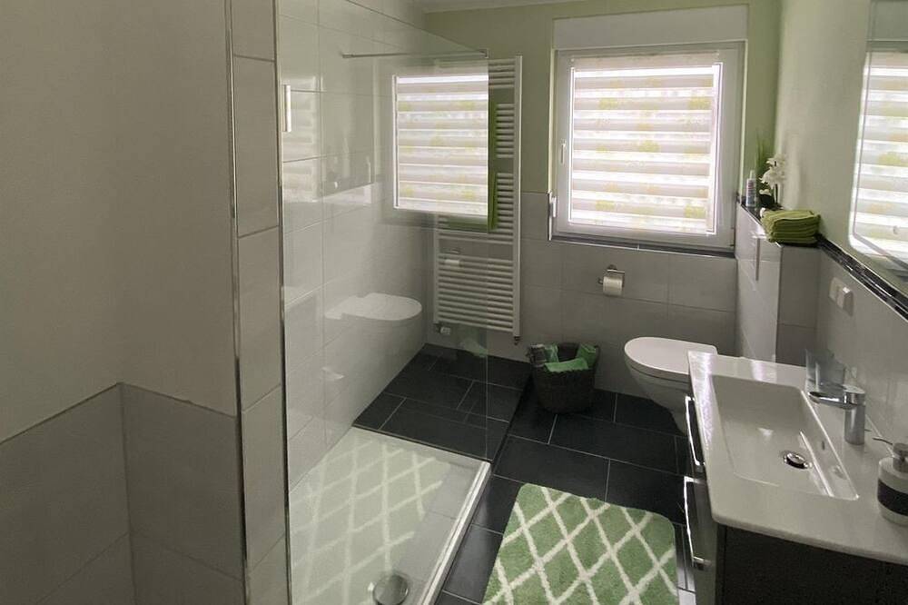 Ganze Wohnung, Ferienwohnung \"Am Knopp\" - Appartement/Fewo, Dusche und Bad, Wc, 2 Schlafräum in Pirmasens, Pfalz