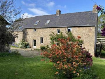 Gîte pour 12 personnes, avec terrasse et jardin à Parigné