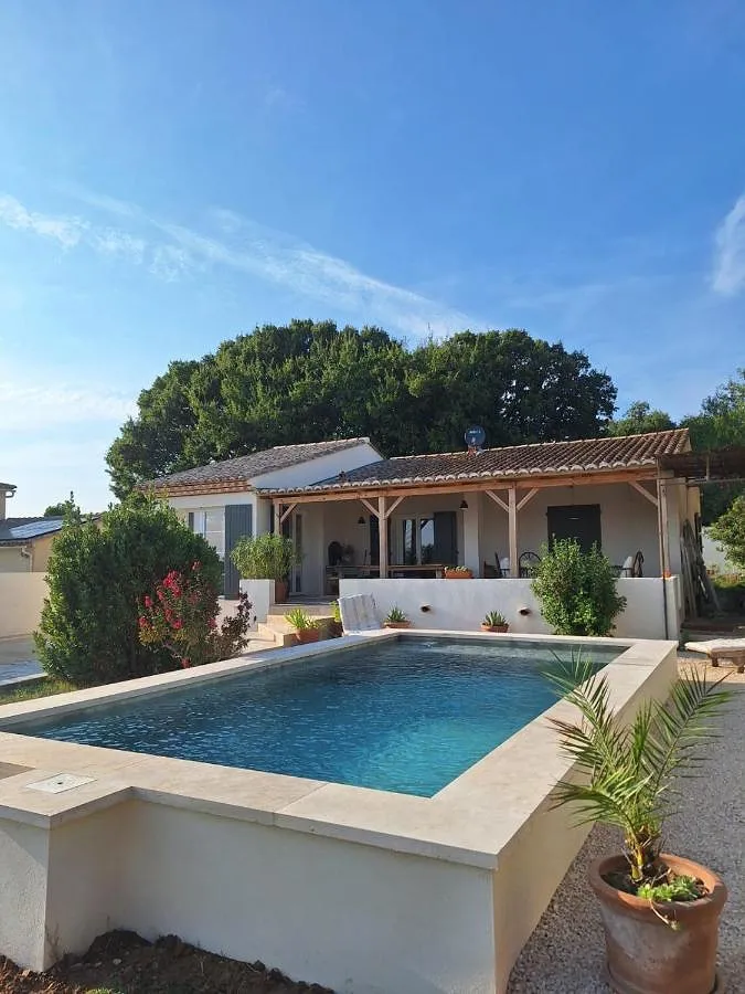 Casa de vacaciones para 6 personas, con vistas y terraza además de jardín y piscina - 1