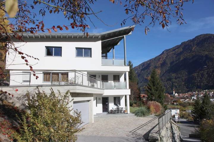 Ferienwohnung für 7 Personen, mit Terrasse und Garten sowie Ausblick