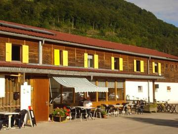 Location de vacances pour 4 personnes, avec terrasse et jardin dans Saint-Ursanne