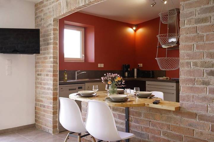 Gîte pour 4 personnes, avec sauna et jacuzzi ainsi que piscine et jardin à Saint-Privat-de-Champclos