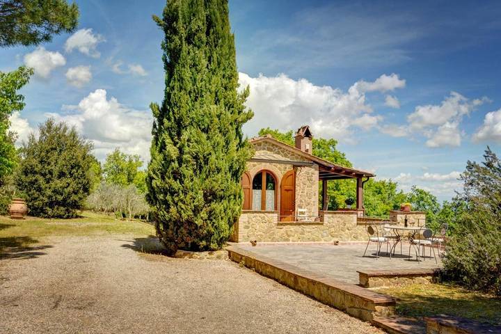 Villa per 4 persone, con giardino e idromassaggio in Sinalunga
