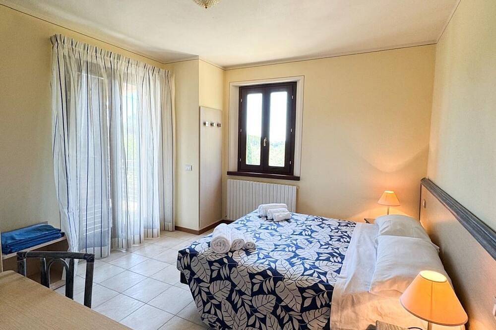 Alleinstehendes Ferienhaus mit privatem Pool, Whirlpool,  W-Lan, Tv, Terrasse, Panoramablick in Lamporecchio, Pistoia Provinz