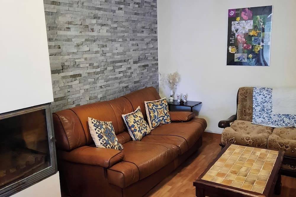 Semi-detached village house with garden and barbecue. Pets allowed in Saint-Firmin, Nationalpark Écrins