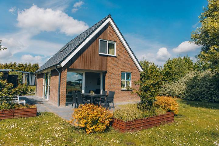 Ferienhaus für 6 Personen, mit Seeblick und Kinderpool sowie Terrasse und Balkon/Terrasse - 1