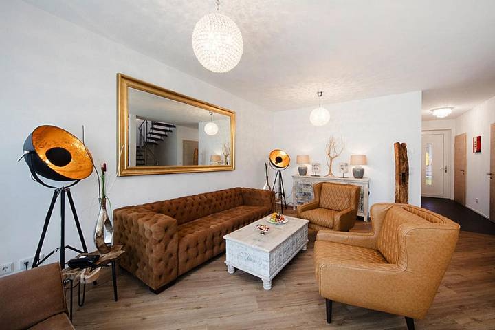 Ferienwohnung für 2 Personen, mit Terrasse und Garten sowie Pool und Sauna in Strausberg
