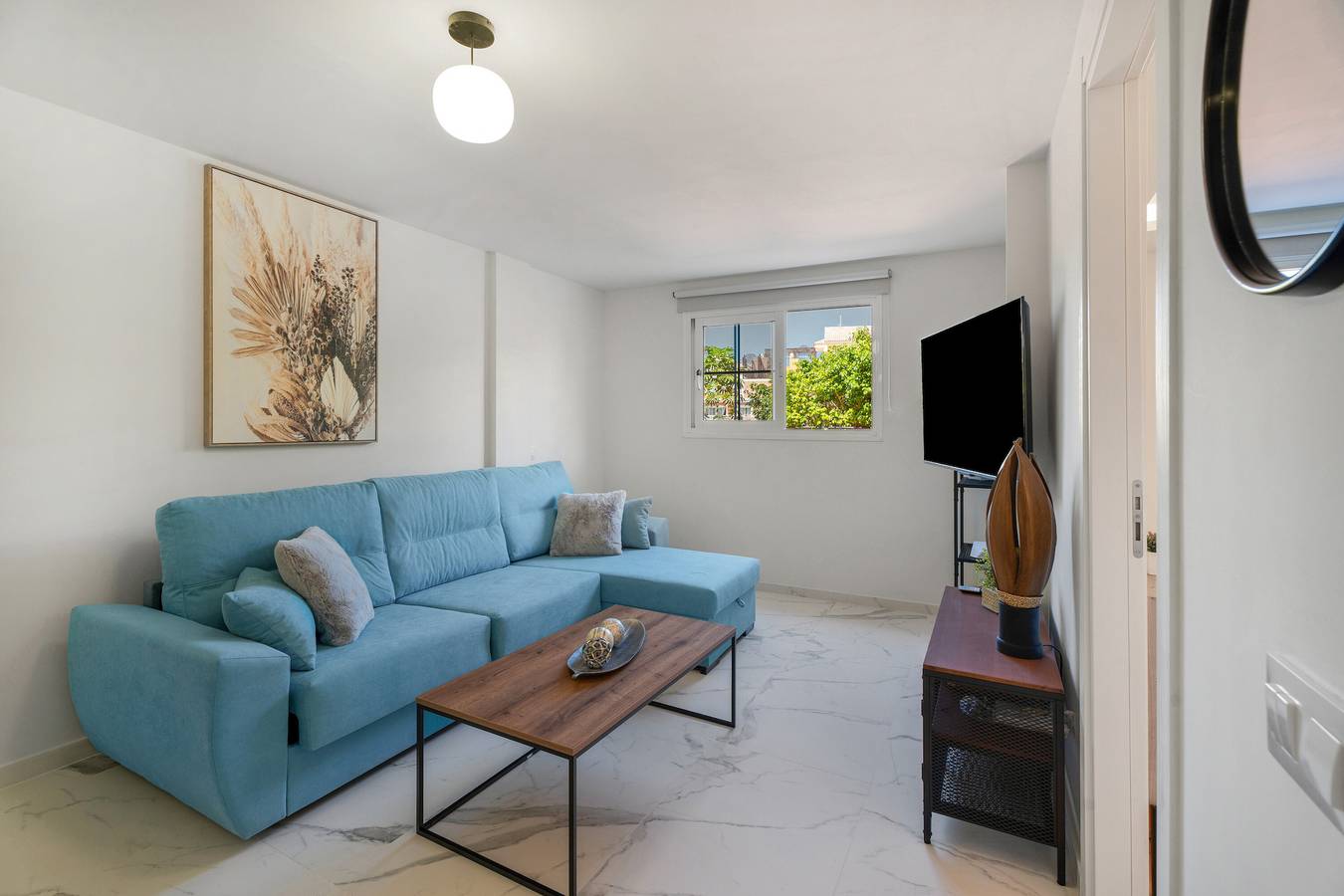 Entire apartment, Vacation 'Granada Park S032' with Shared Pool, Shared Garden and Wi-Fi in Los Cristianos, Arona