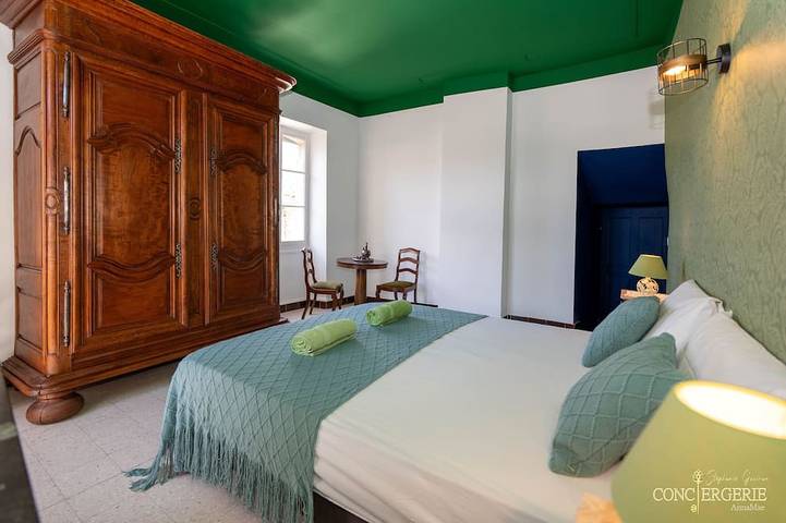 Location de vacances pour 21 personnes, avec jardin et terrasse à Aiguèze - 3