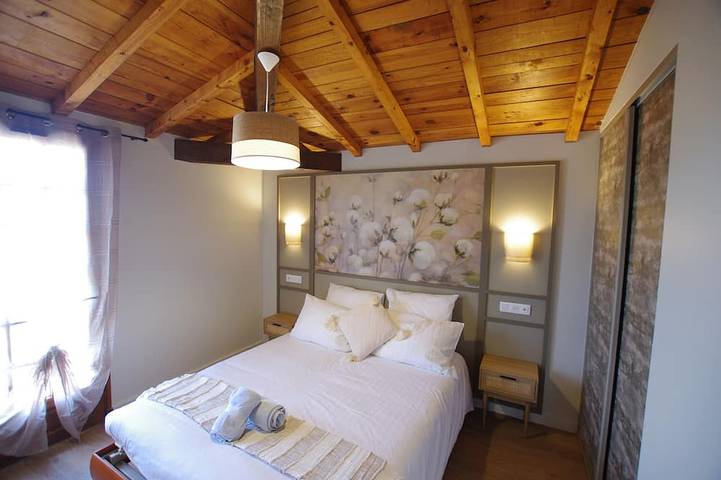 Location de vacances pour 45 personnes, avec jardin ainsi que jacuzzi et piscine à Bosset - 3