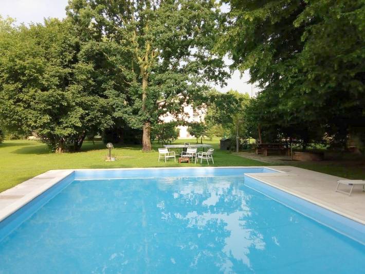 Location de vacances pour 3 personnes, avec Terrasse et Jardin ainsi que Piscine et Vue à Zero Branco