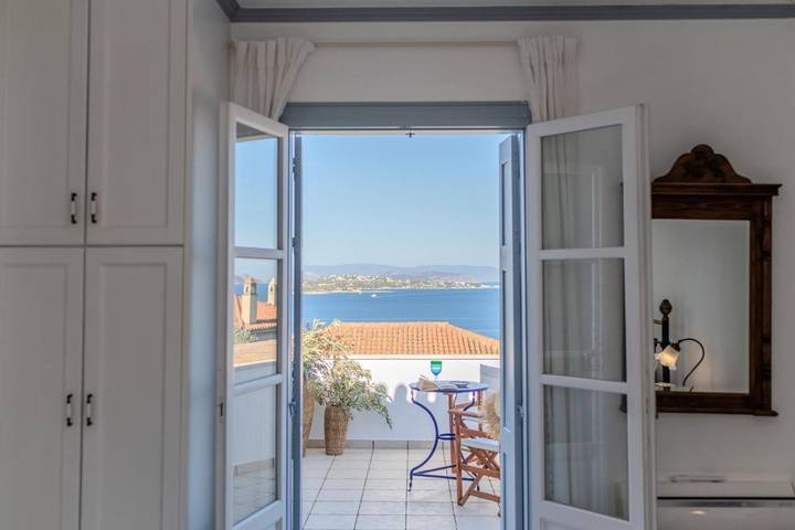 Location de vacances pour 10 personnes, avec Balcon et Terrasse ainsi que Jardin et Piscine dans Spetses - 4