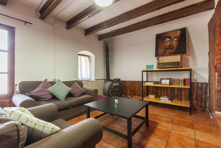 Haustierfreundliches Ferienhaus Masia Alt mit Bergblick, Pool, WLAN, Garten und Terrasse in Olèrdola, Barcelona Binnenland