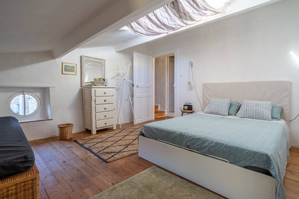 Restauriertes altes Haus in der Nähe von Uzès in Montaren-et-Saint-Médiers, Nimes und Umgebung