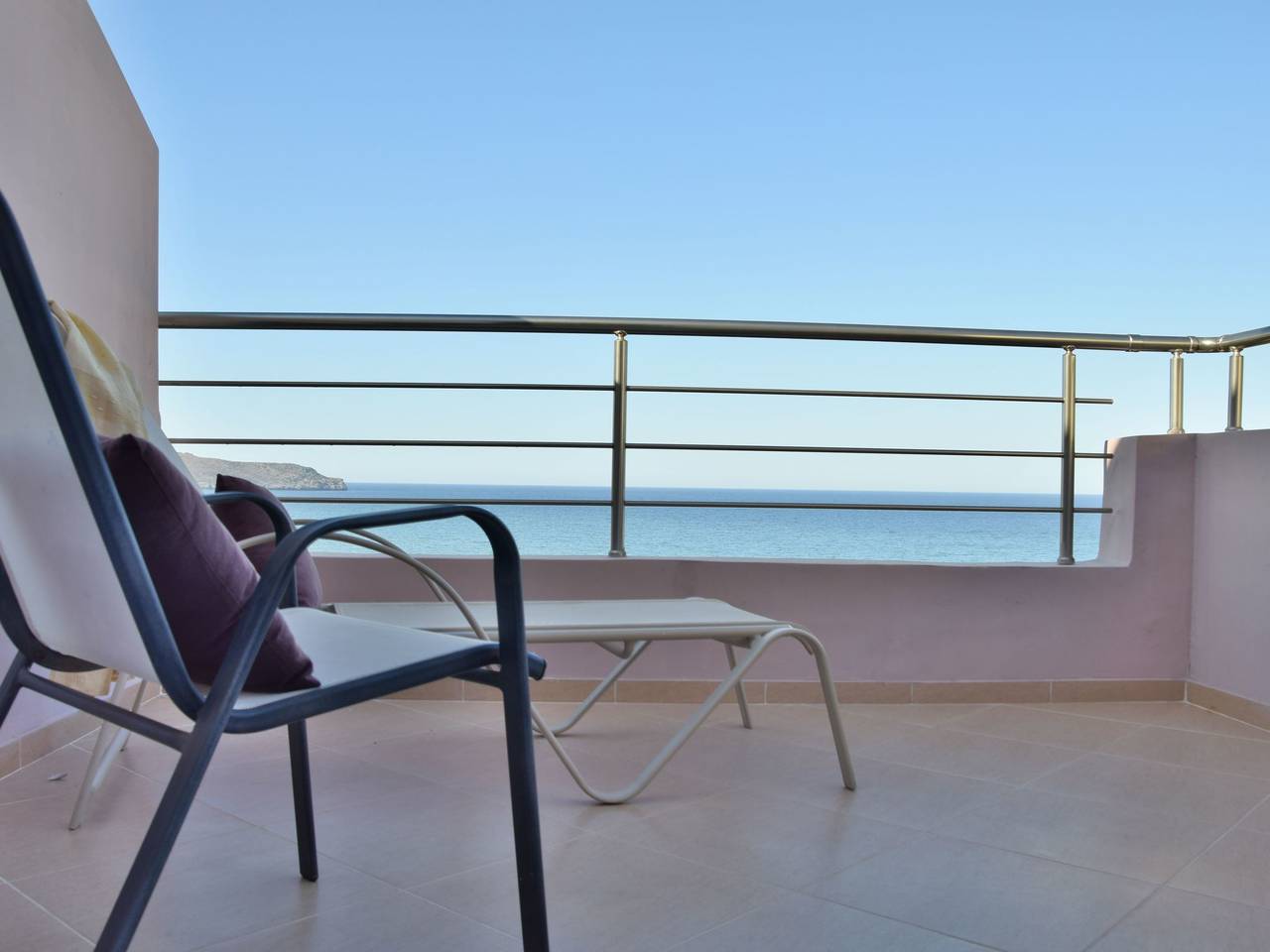 Hel leilighet, Ferieleilighet for 8 personer med hage in Kato Stalos, Agia Marina