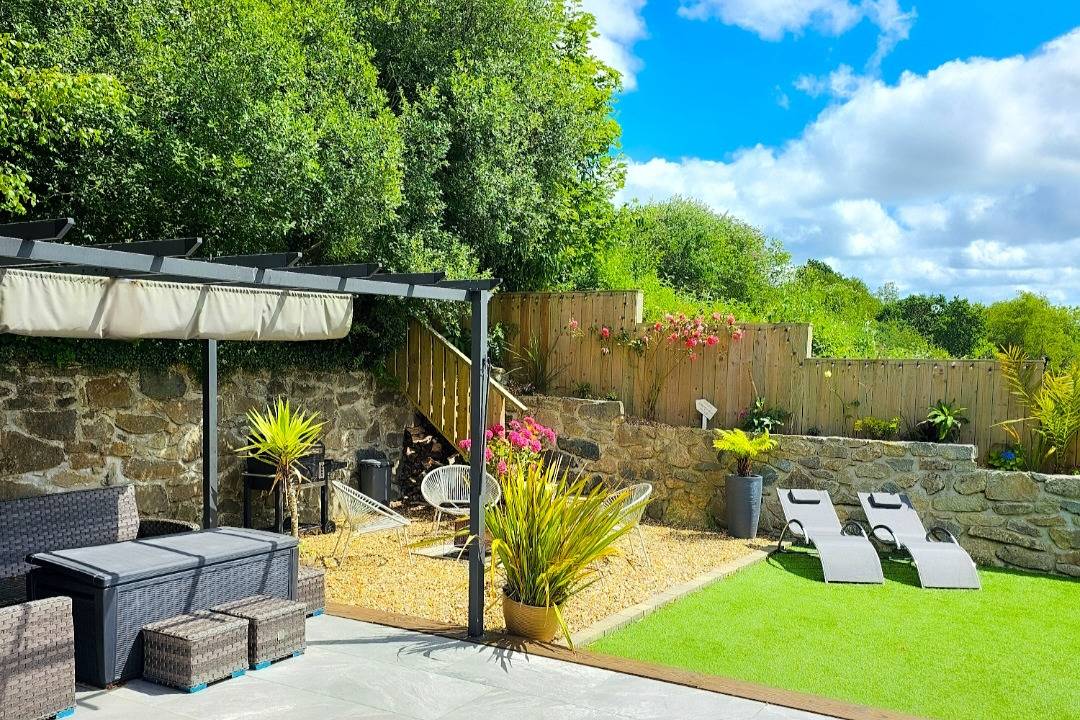 4 Bed Villa Sleeps 8 -Private Terrace-Free parking in Cornwall