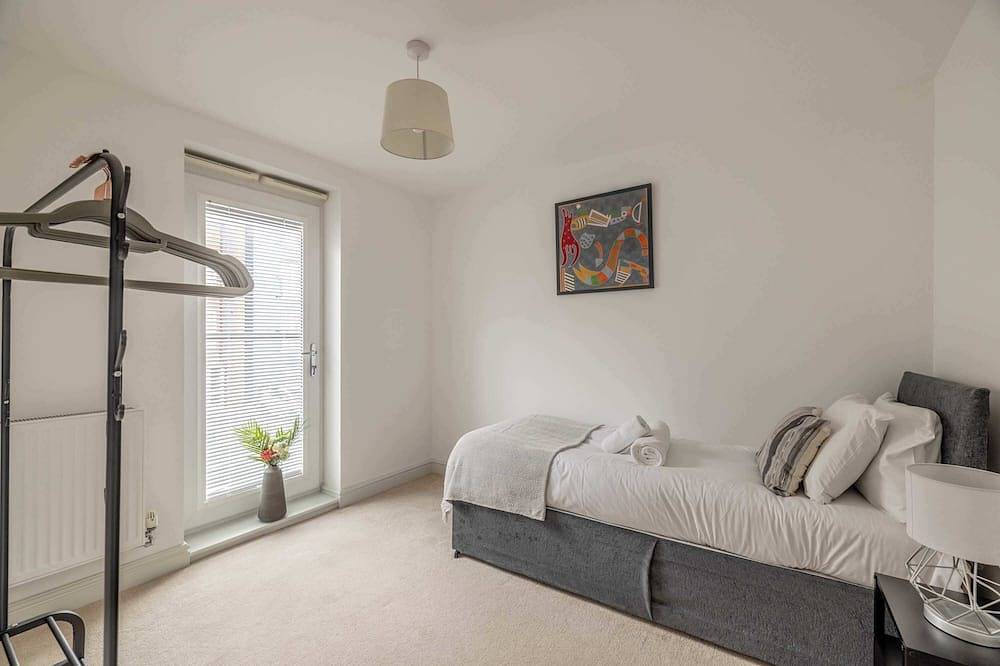 Modern Home w/Parking - Slough, Heathrow, Pinewood in Slough, Berkshire