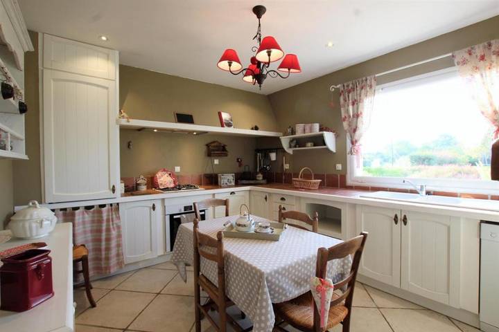 Location de vacances pour 10 personnes, avec vue et jardin à Tour-en-Bessin - 2