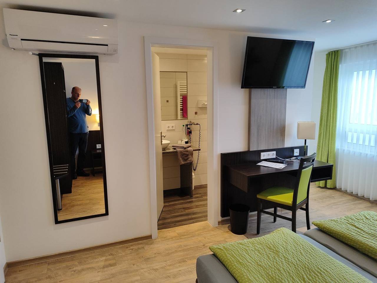 Seeblickzimmer mit Parkplatz, Terrasse und Internet - 2,5km zum Bodensee in Friedrichshafen, Region Bodensee-Oberschwaben