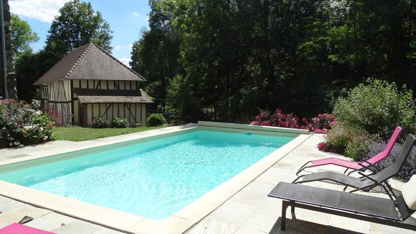 Gîte pour 12 personnes, avec jacuzzi et terrasse ainsi que piscine et jardin dans Haute-Vienne - 4