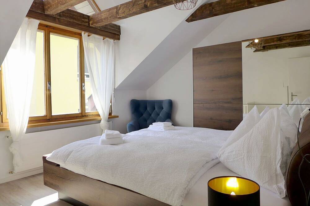 Geheel appartement, Mooi appartement voor 2 personen met Wifi, Tv, patio en parking in Interlaken, Meer van Thun