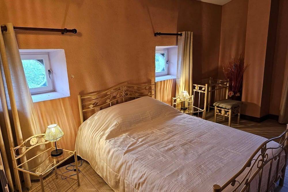 Entire apartment, Domaine de Bagard - Gîte Stevenson 86m² 6/11 pers Terrace in Sauve, Le Vigan region