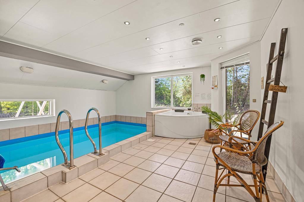 Ferienhaus mit Pool, Sauna und Spa in Henneby in Henne, Filsø See