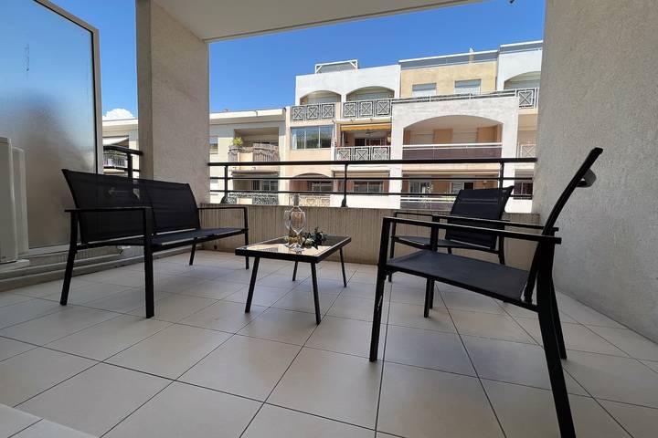 Gîte pour 2 personnes, avec terrasse, adapté aux familles dans Plage de Juan-les-Pins - 3