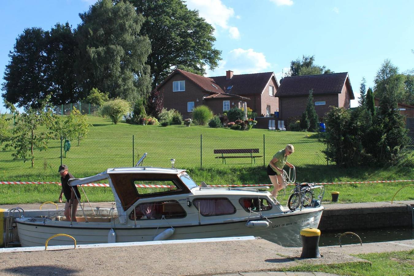 Apartamento vacacional entero, Holiday apartment by a lock with a site right by the waterfront in Strasen, Wesenberg