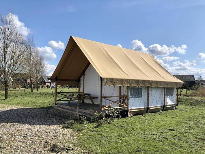 Bungalow voor 4 personen, with Terras and Tuin as well as Zwembad in IJhorst