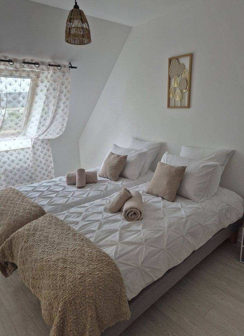 Chambres d'hôtes Chez Ninie (2 chambres) - Chambre beige in Le Cloître-Saint-Thégonnec, Parc naturel régional d'Armorique