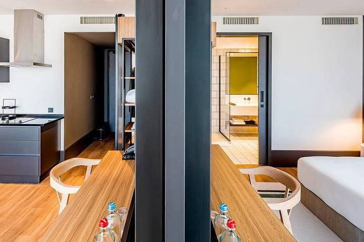 Stylish Forest-Edge Home — Convenient Trail Access, Kitchenette, & Free Parking in Oisterwijk, Nordbrabant