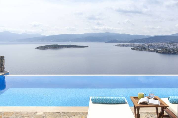 Ganze Wohnung, Einzigartiges Apartment für 2 , privater Infinity Pool, spektakulärer Meerblick in Lasithi