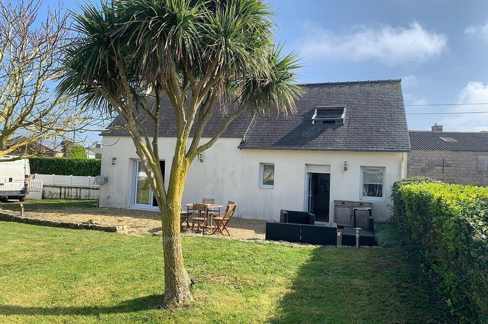 Seaside house with garden in Plougoulm, Ceinture Dorée