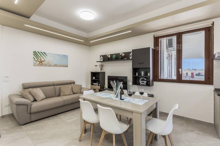 Entire apartment, Apartment 'Naxos Sea View' with Sea View, Wi-Fi and Air Conditioning in Recanati (Sicily), Giardini-Naxos
