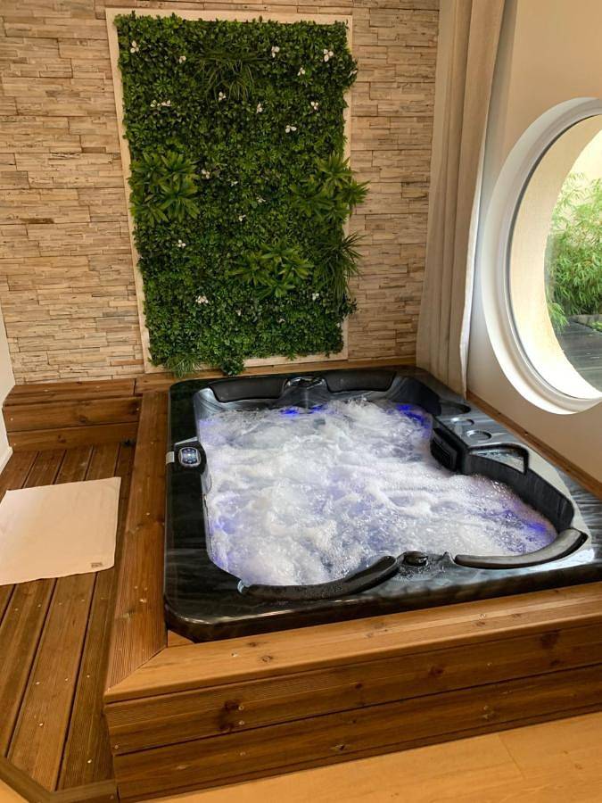 Maison d’hôte pour 2 personnes, avec Jacuzzi et Terrasse ainsi que Jardin et Vue dans Seine-et-Marne