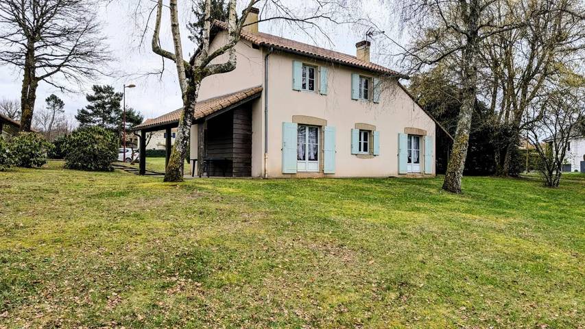 Gîte pour 8 personnes, avec Terrasse et Jardin