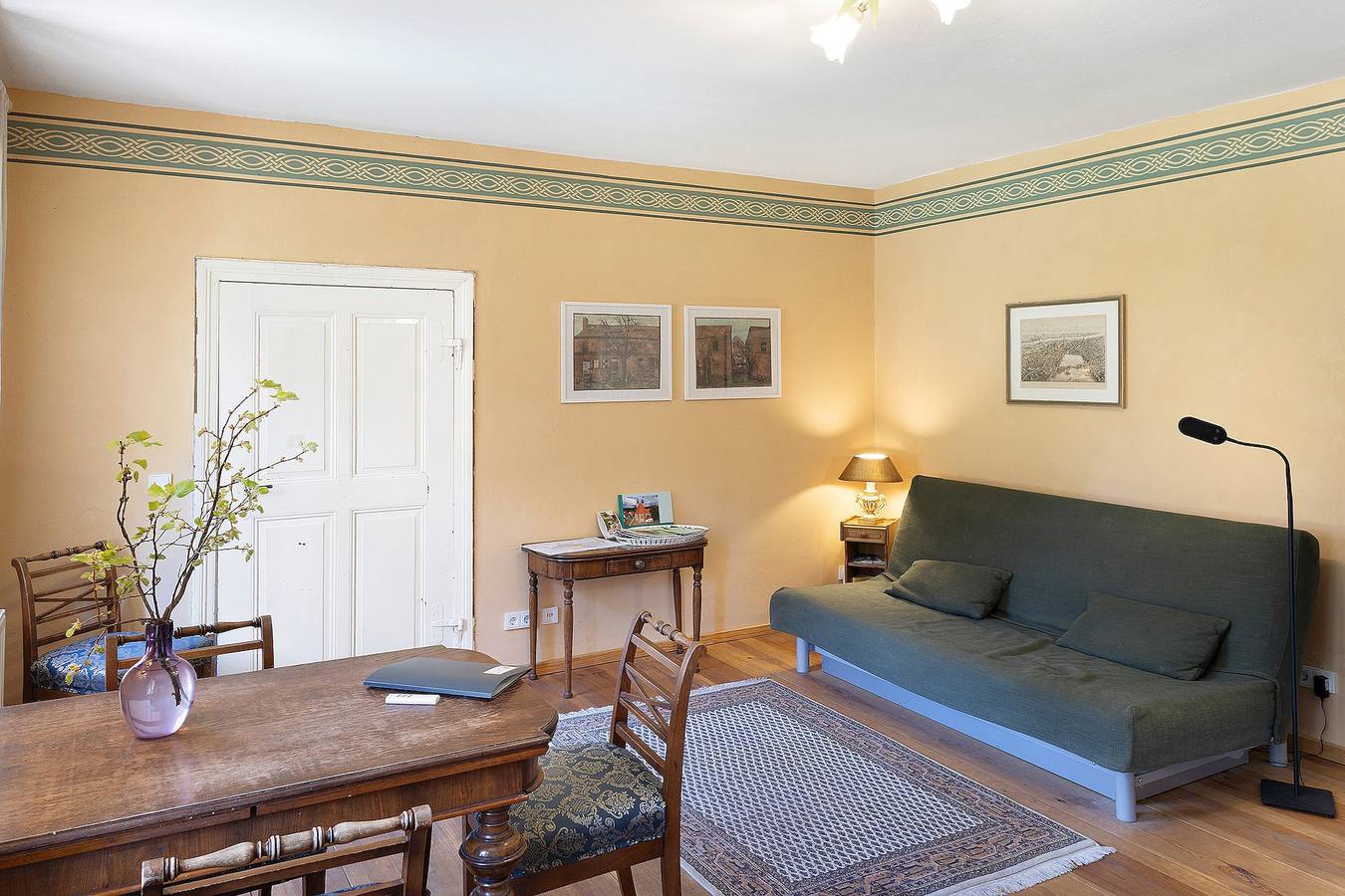 Ganze Wohnung, Ferienwohnung 'Am Roten Schloss' mit gemeinsamer Terrasse, gemeinsamem Garten und Wlan in Baruth/Mark, Teltow-Fläming