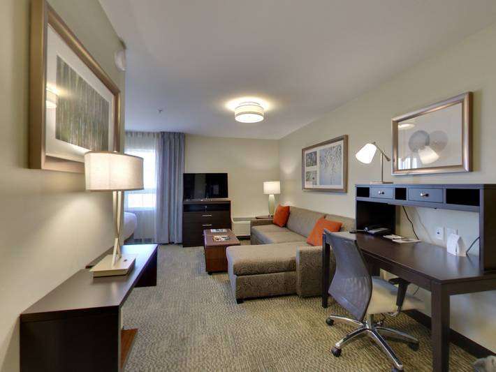 Entire studio, Staybridge Suites Madison - Fitchburg in Fitchburg, Dane County
