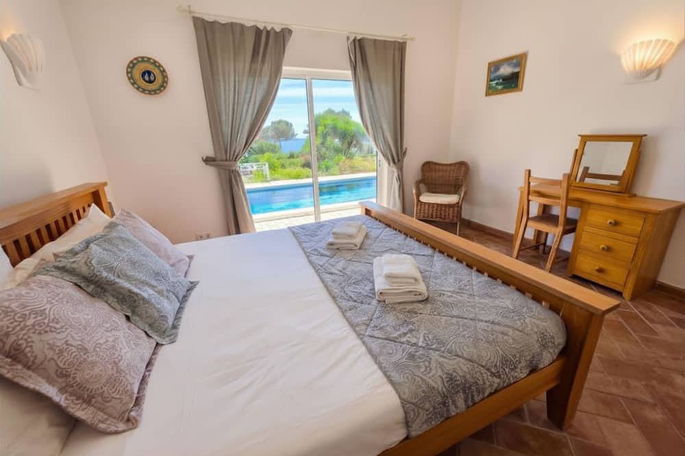 Casa da Madrugada - Peaceful haven with pool and ocean view in Salema in Salema, Naturpark Südwest-Alentejo und Costa Vicentina