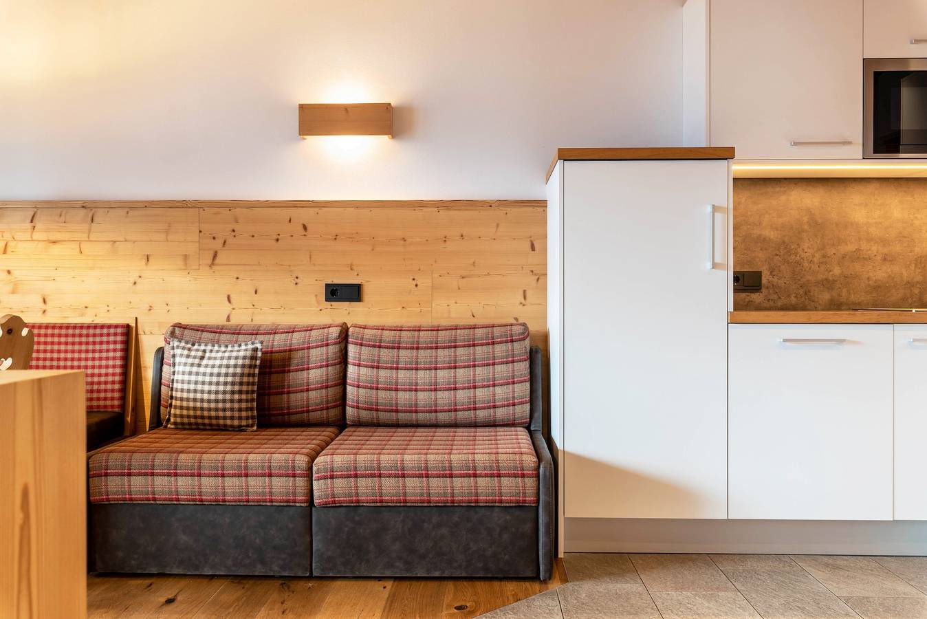 Hel lägenhet, Holiday Apartment 'Hatzes App Langkofel' with Mountain View, Balconies & Wi-Fi in Tschöfas, Lajen