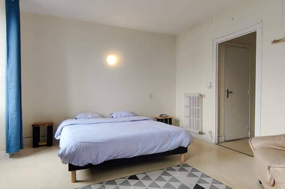 Très grand gite 15 personnes dans un ancien monastère in Vic-sur-Cère, Région d'Aurillac